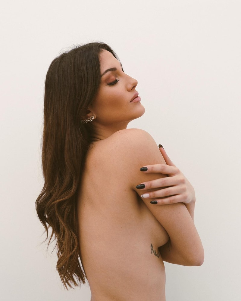 Tania Medina Topless Desnuda Pechos