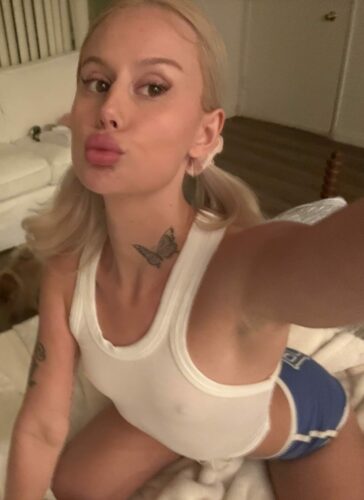 Would You Kiss Me V0 Dtovcu65wv4g1